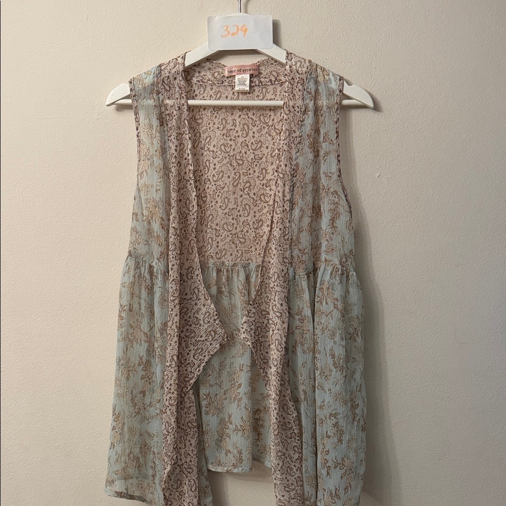 Band of Gypsies Floral Sleeveless Blouse in Cream and Brown baby blue